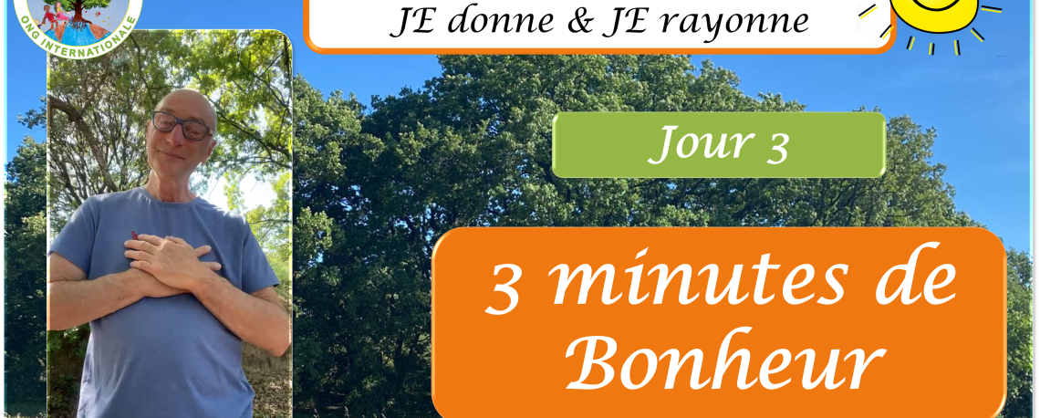 Homme pratiquant 3 minutes de bonheur mains sur le coeur - Jour 3 Programme International JE donne et JE rayonne - ONG Les Arbres du Bonheur